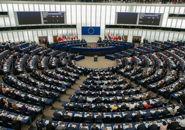 ЕС возобновляет ратификацию торгового соглашения после отступления Трампа