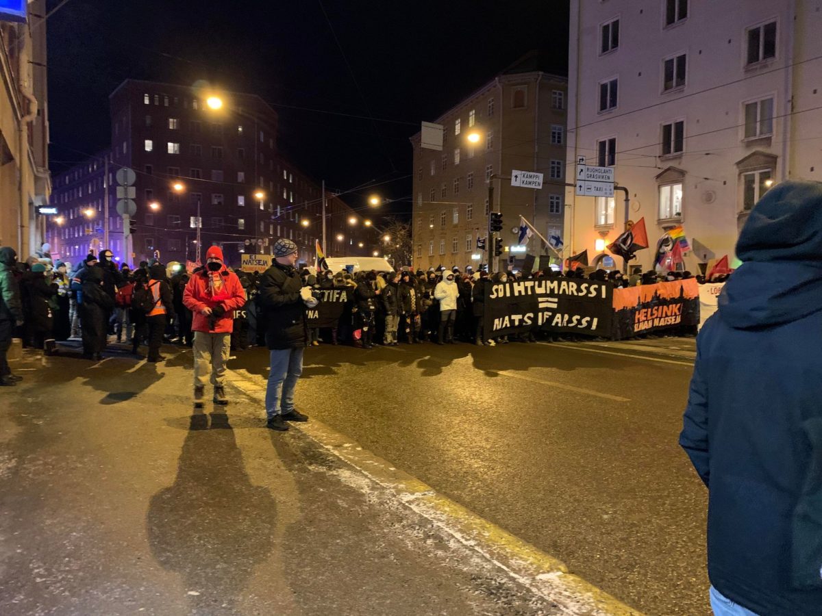 You are currently viewing Участники марша «Хельсинки без нацистов» перекрыли путь шествию ультраправых