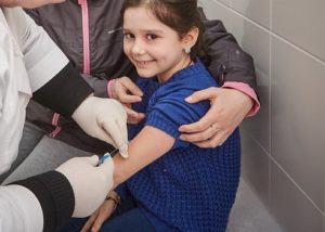 Продолжается вакцинация от коронавирусной инфекции учеников 1–5 классов