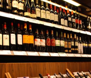 Жители Финляндии покупают алкоголь в Эстонии — государство теряет миллионы