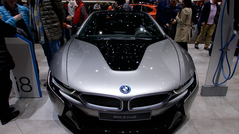 Read more about the article BMW и Mercedes продолжат работу по модернизации двигателей внутреннего сгорания