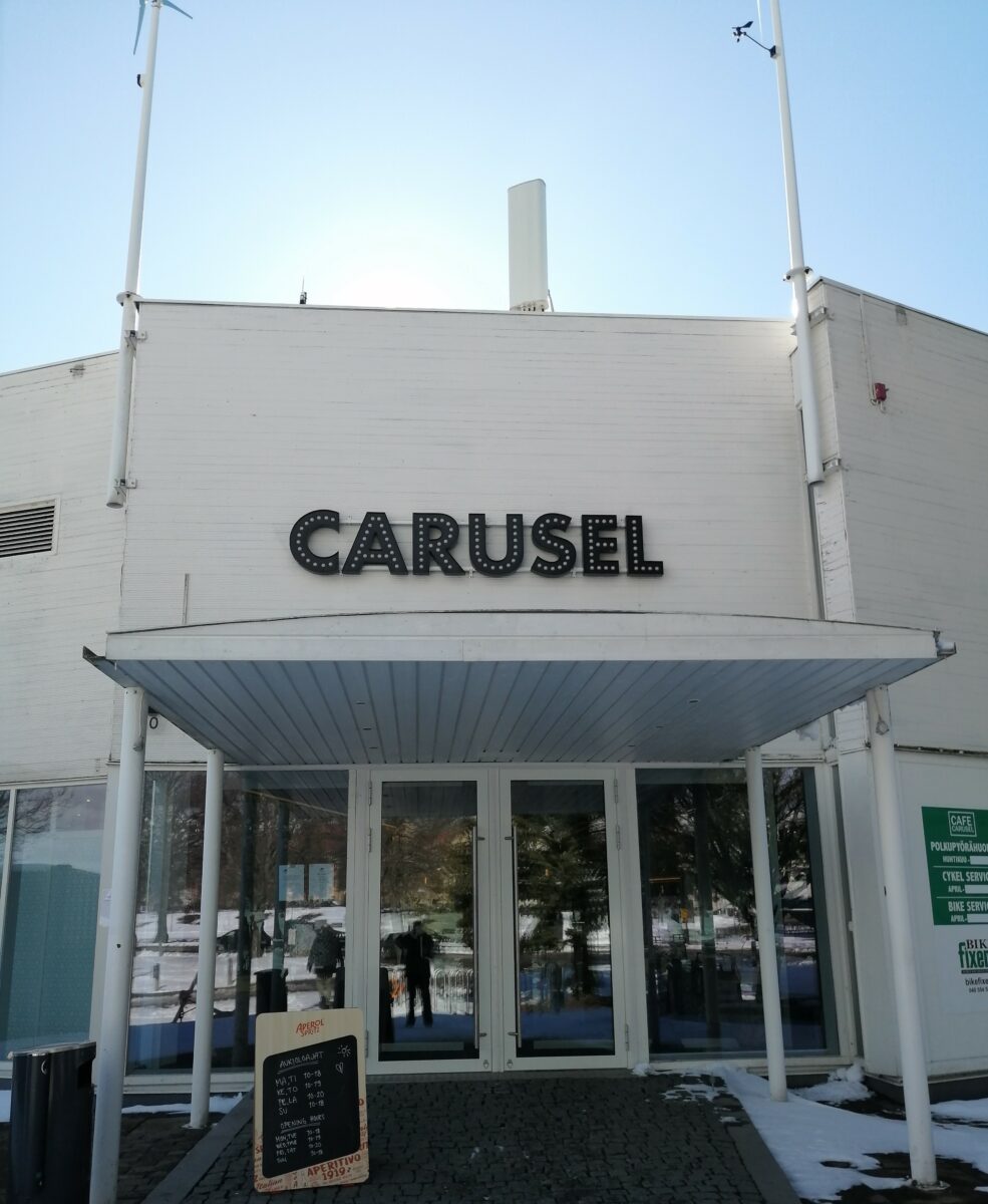 Подробнее о статье Обед по понедельникам: кафе Carusel