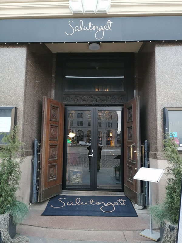 Вход в ресторан Salutorget