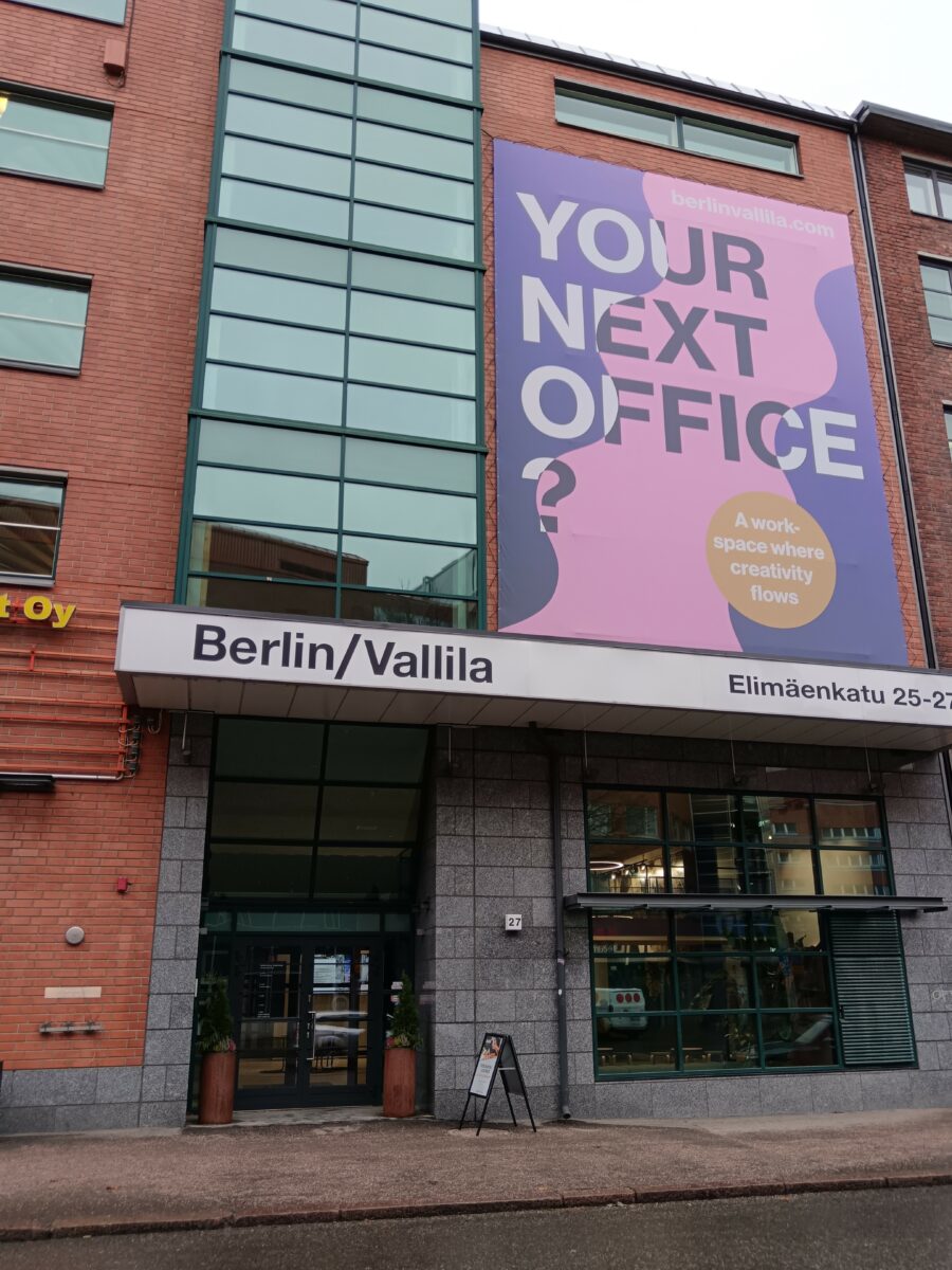 Вход в ресторан. Фото: Владимир Пищалев.