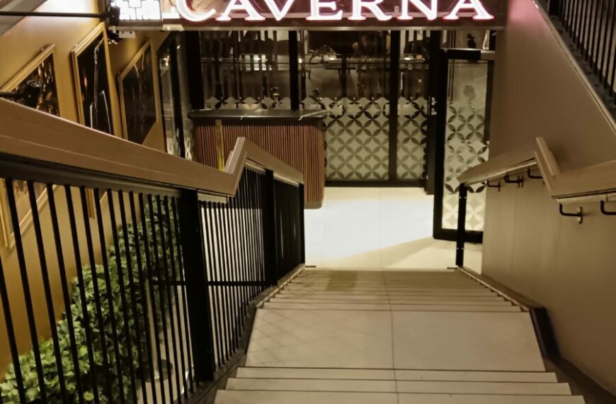 Обед по понедельникам: ресторан Caverna Kaivopiha